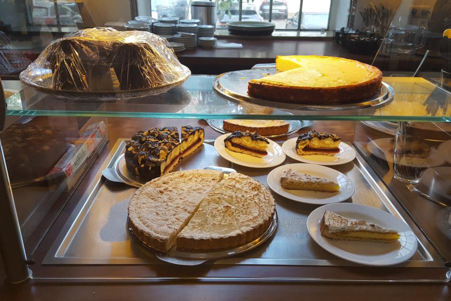 Kuchenauswahl des Tages im Café da Rocco