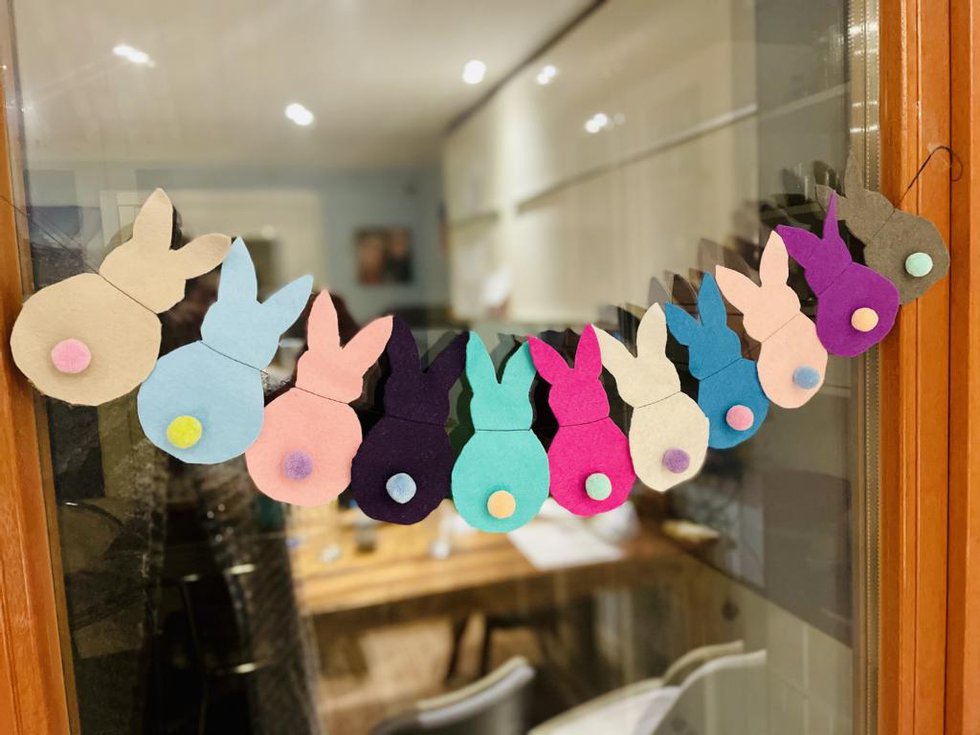 DIY: Fensterschmuck zu Ostern, Hasengirlande