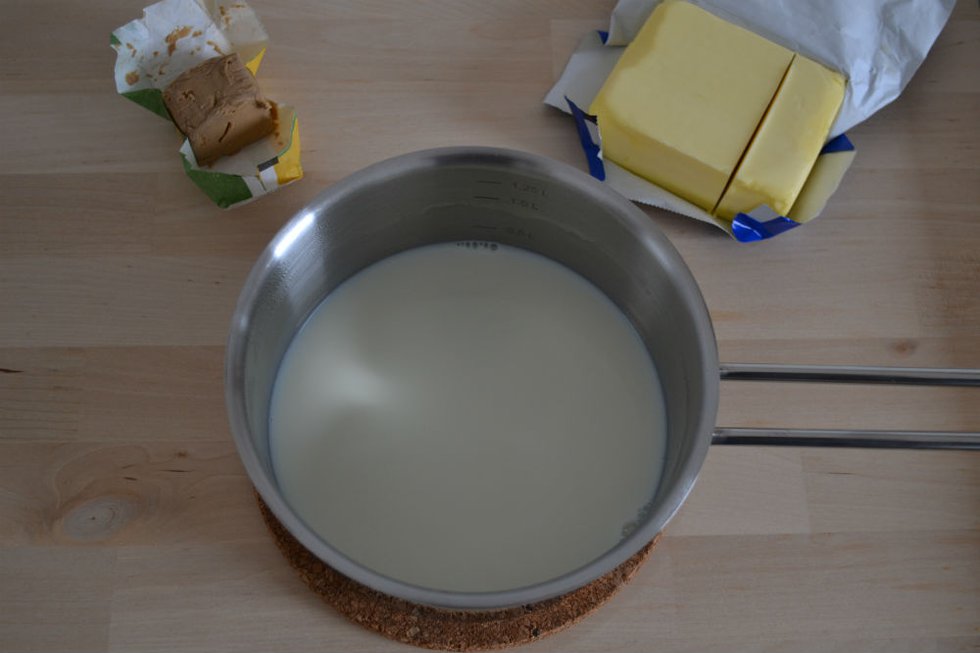 3 Milche Butter Hefe.jpg