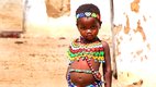 296 Zululand Baby mit Perlenschmuck Suedafrika Der Kinofilm.jpg