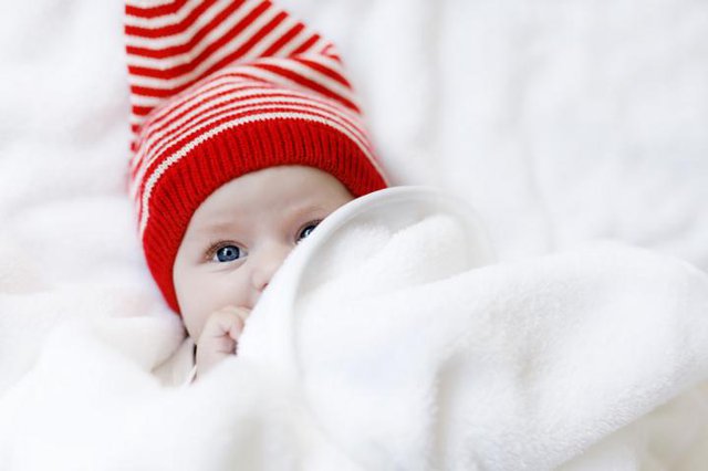 Wärmehaushalt bei Neugeborenen Babys – Tipps, Risiken